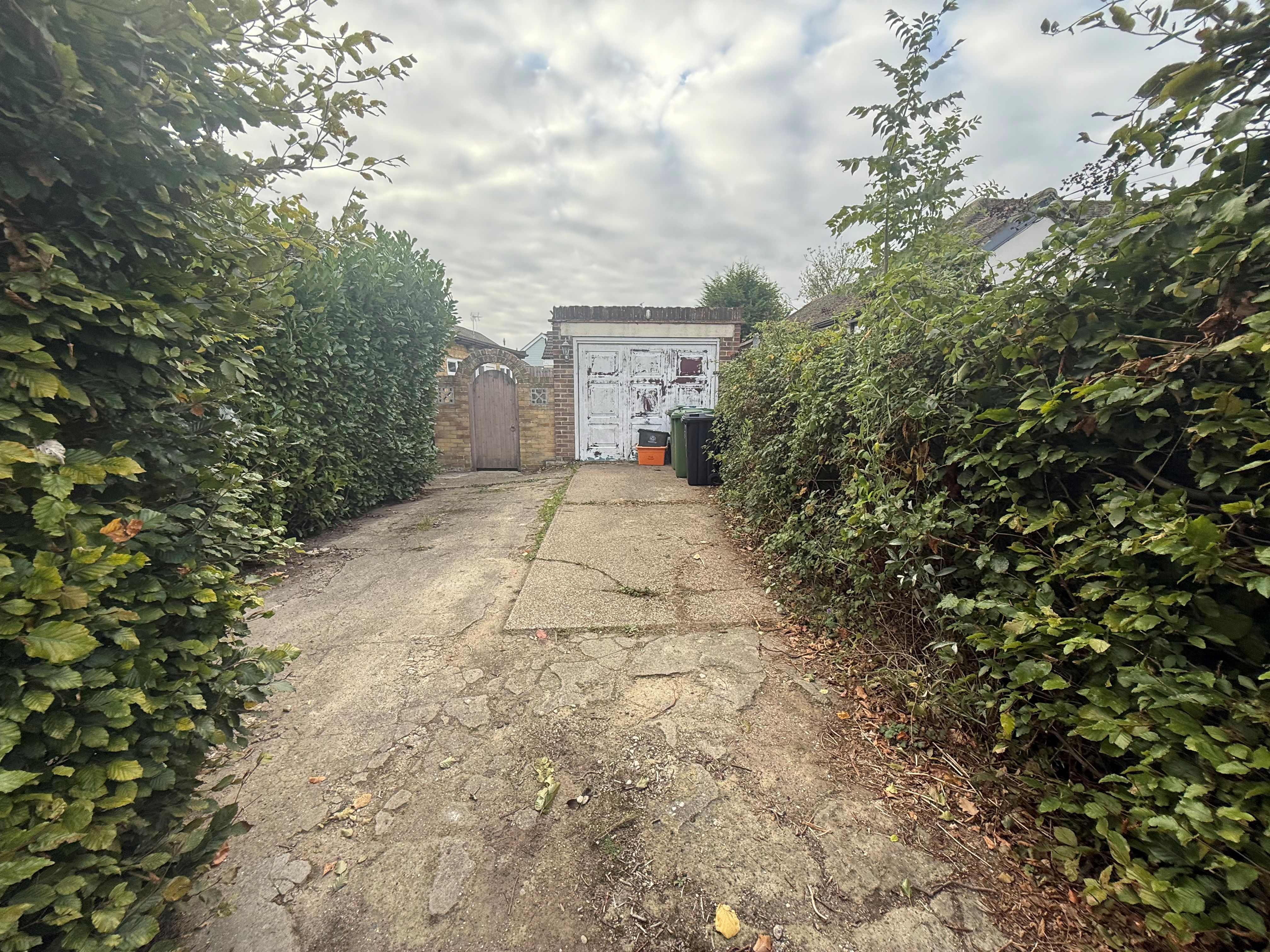 2 Deirdre Avenue, Wickford, Essex, SS12 0AX