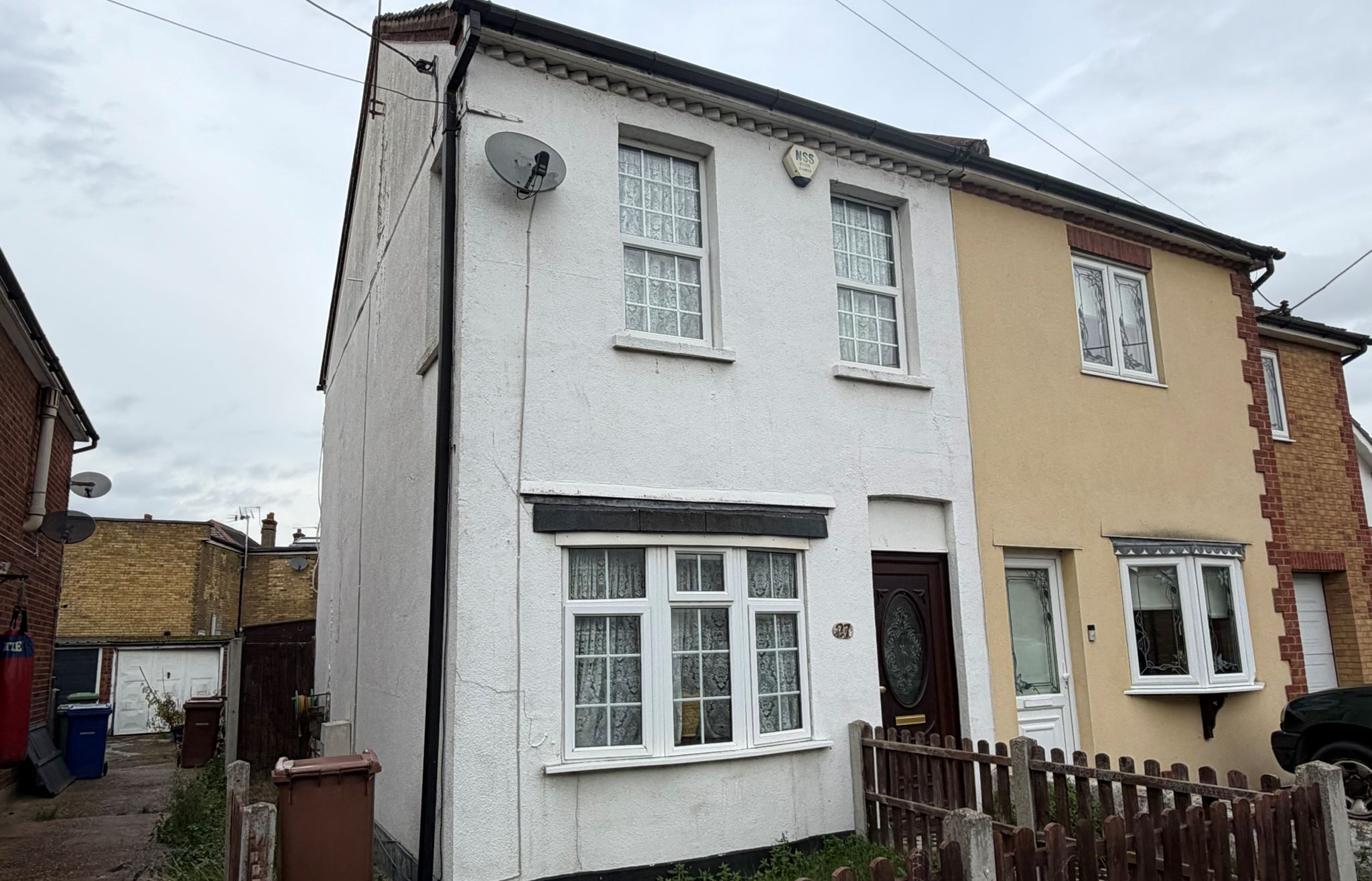 27 Salisbury Avenue, Stanford-le-Hope, Essex, SS17 0DA