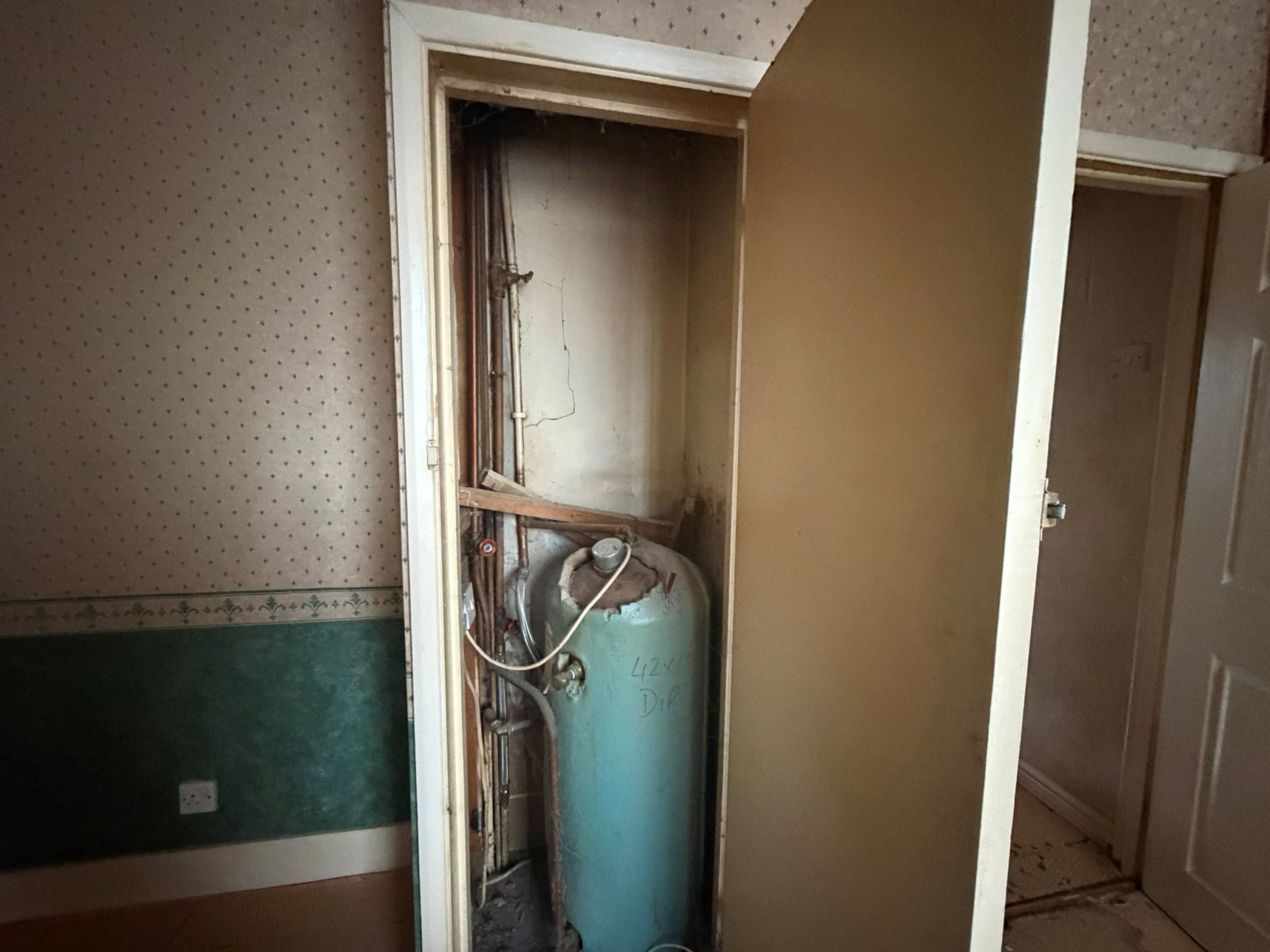 27 Salisbury Avenue, Stanford-le-Hope, Essex, SS17 0DA