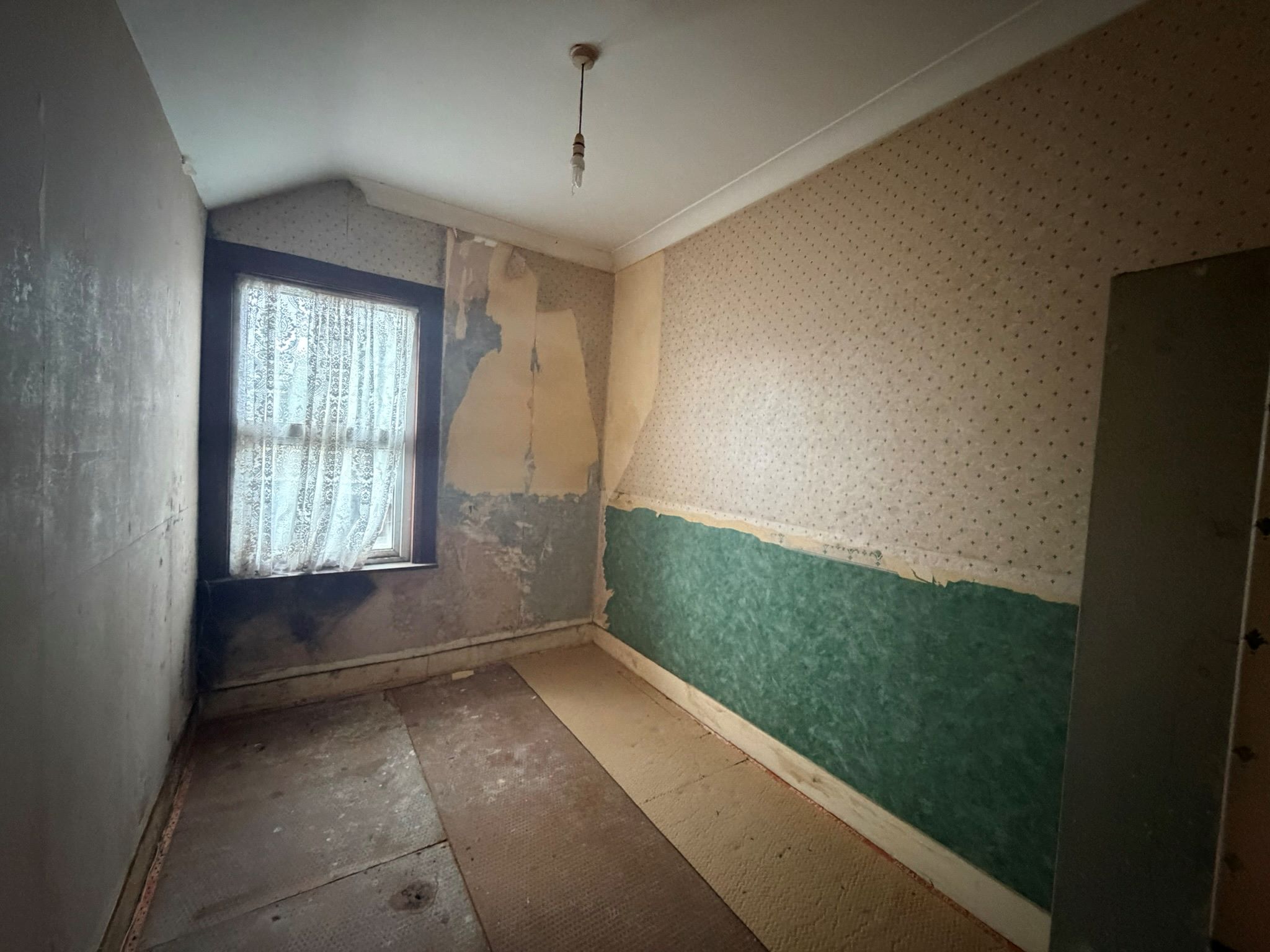 27 Salisbury Avenue, Stanford-le-Hope, Essex, SS17 0DA