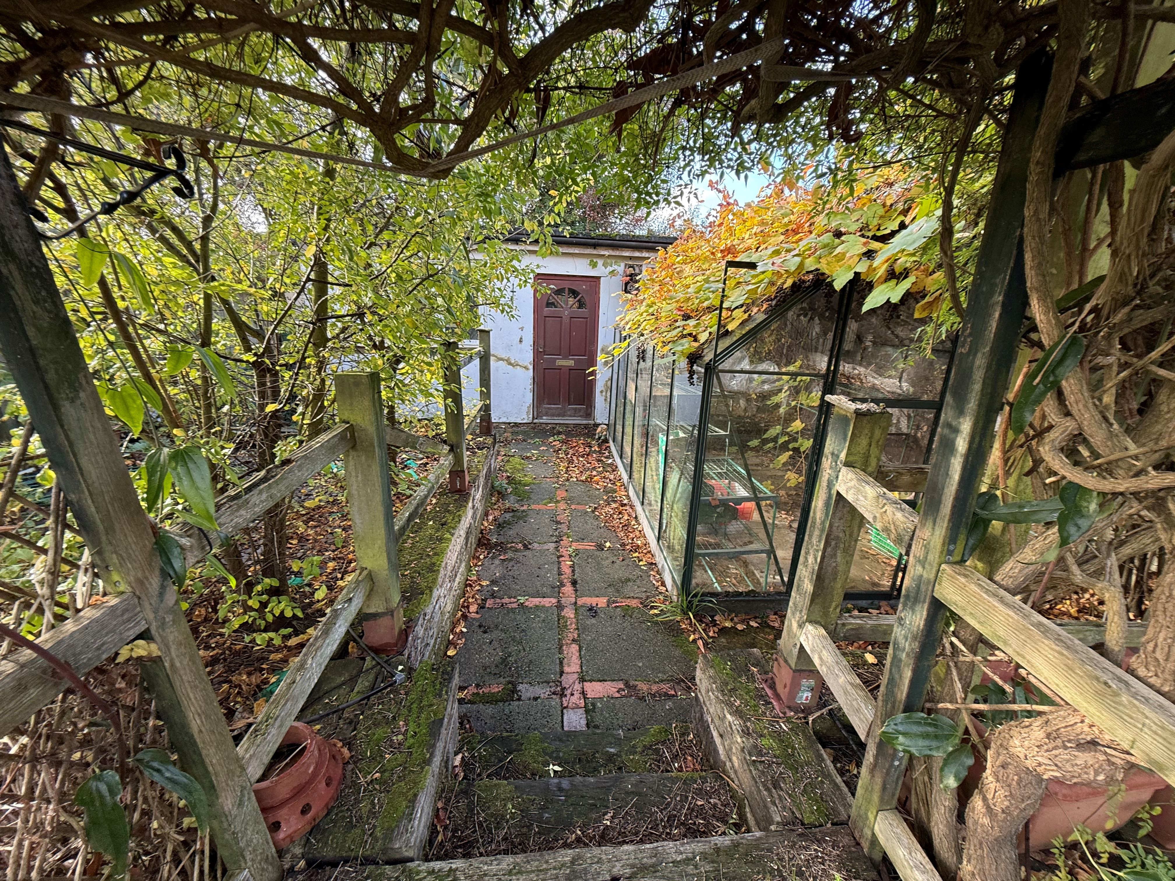 190 Eastwood Road, Rayleigh, Essex, SS6 7LY