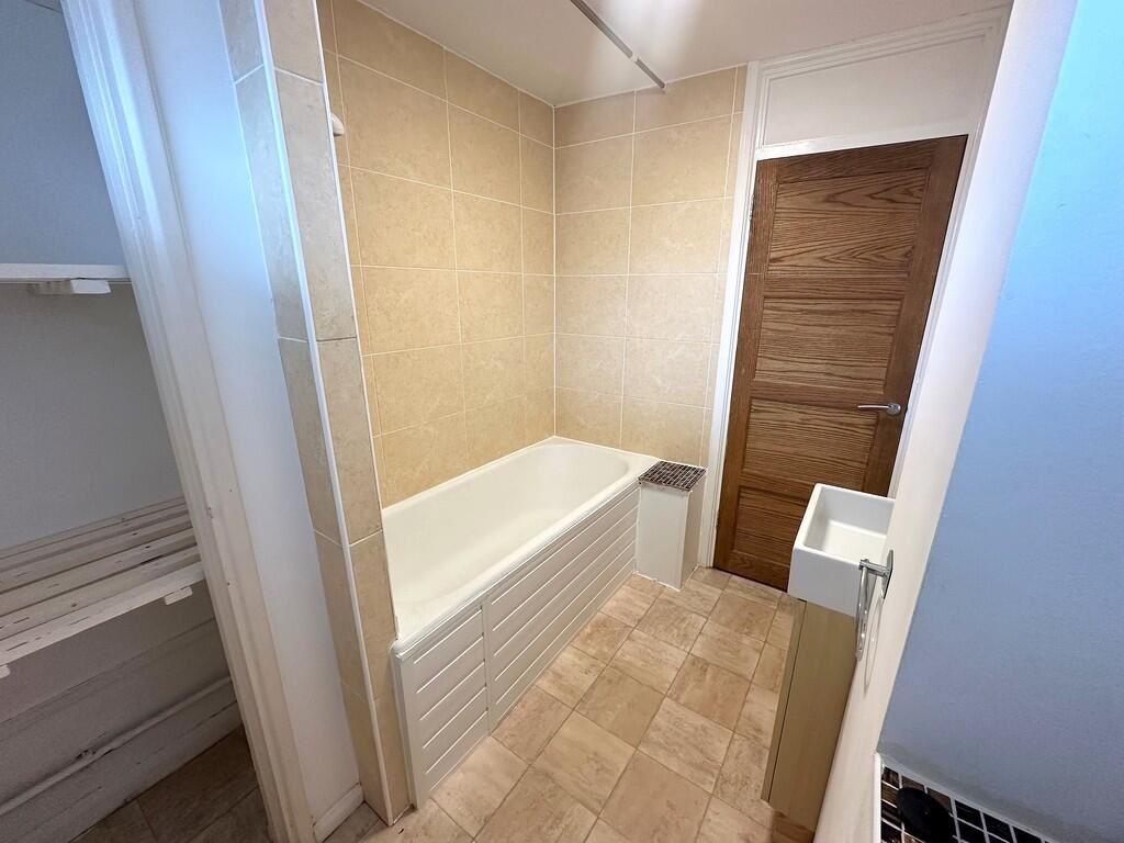 11 Lumsden Road, Southsea, Hampshire, PO4 9LN