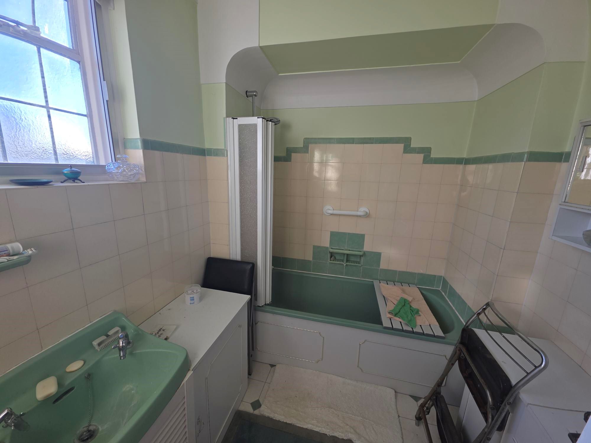 48 Clay Hill, Enfield, EN2 9AW