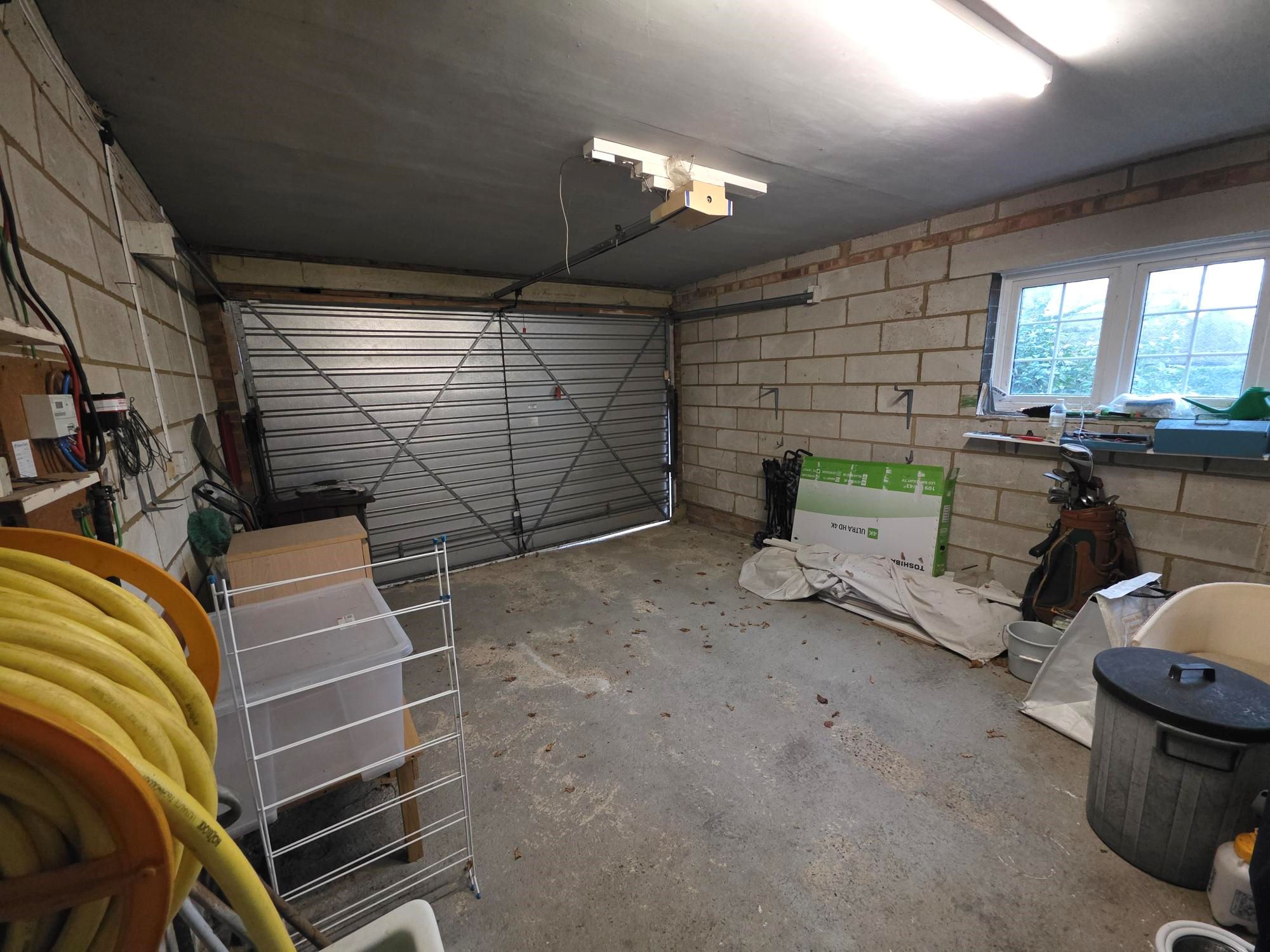 Trileo, Leafy Way, Hutton, Brentwood, Essex, CM13 2QW