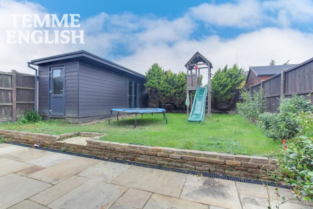 33 Laurel Avenue, Wickford, Essex, SS12 0BH