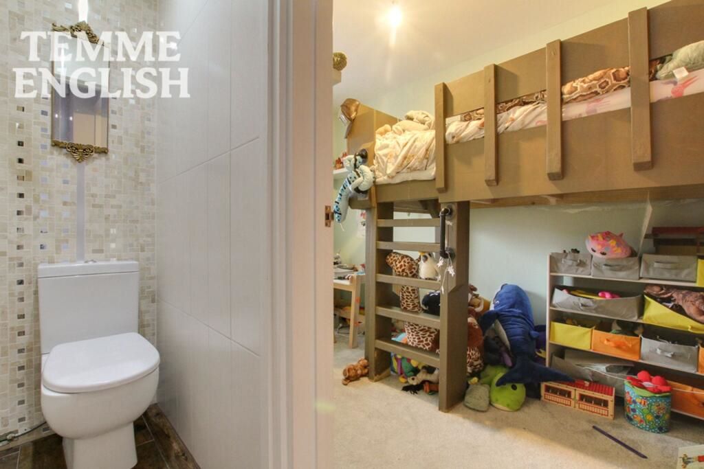 33 Laurel Avenue, Wickford, Essex, SS12 0BH