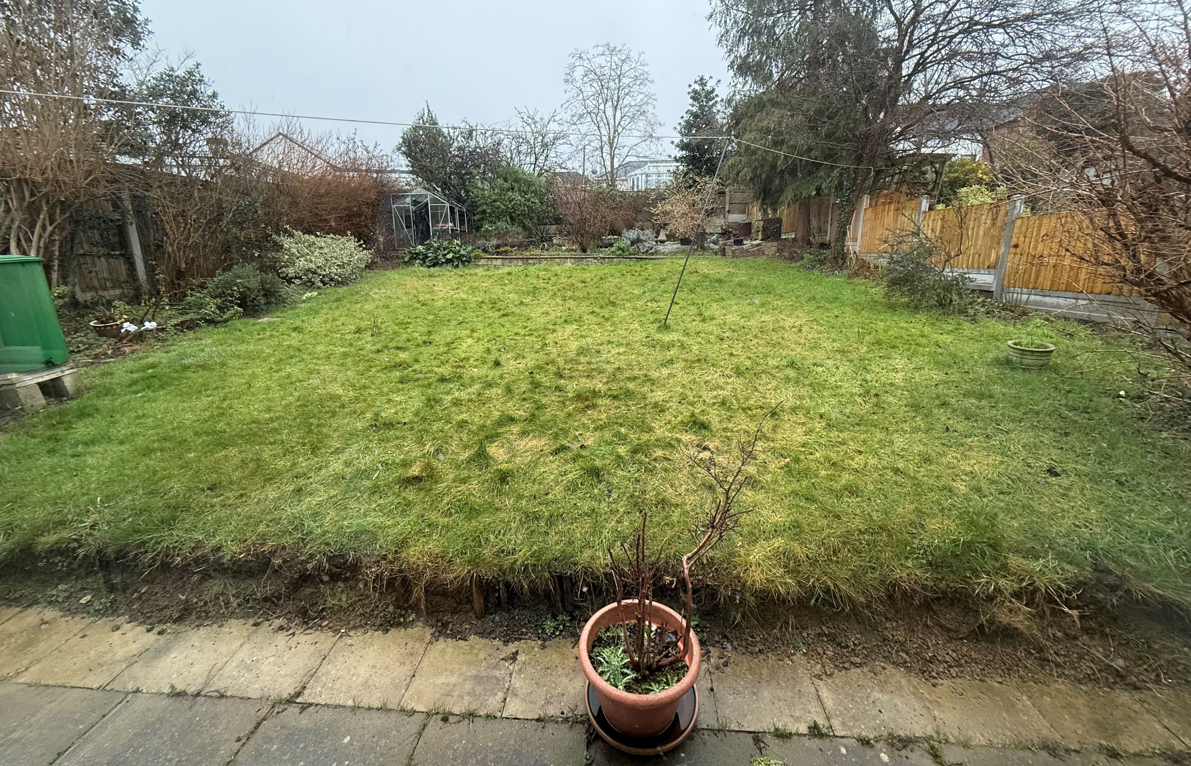 48 Station Crescent, Rayleigh, Essex, SS6 8AU