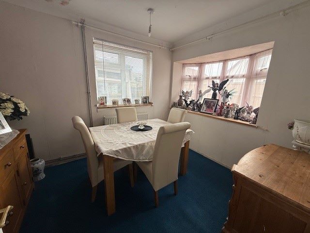 13 Meadow Way, Jaywick, Clacton-on-Sea, Essex, CO15 2SG