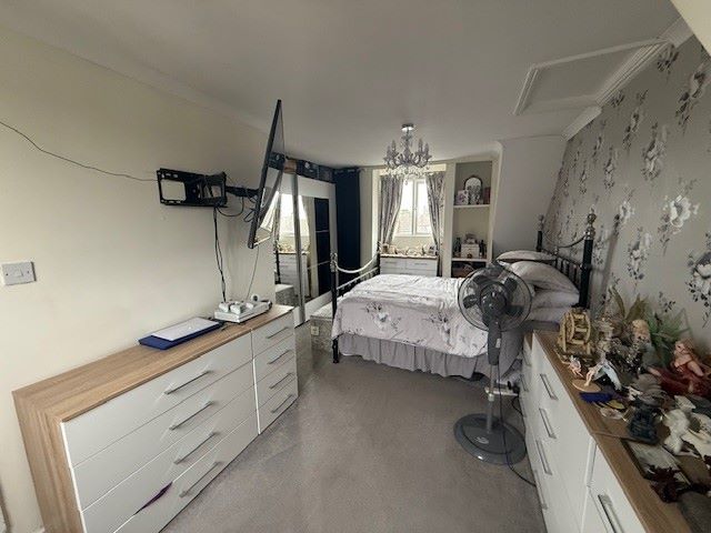 13 Meadow Way, Jaywick, Clacton-on-Sea, Essex, CO15 2SG