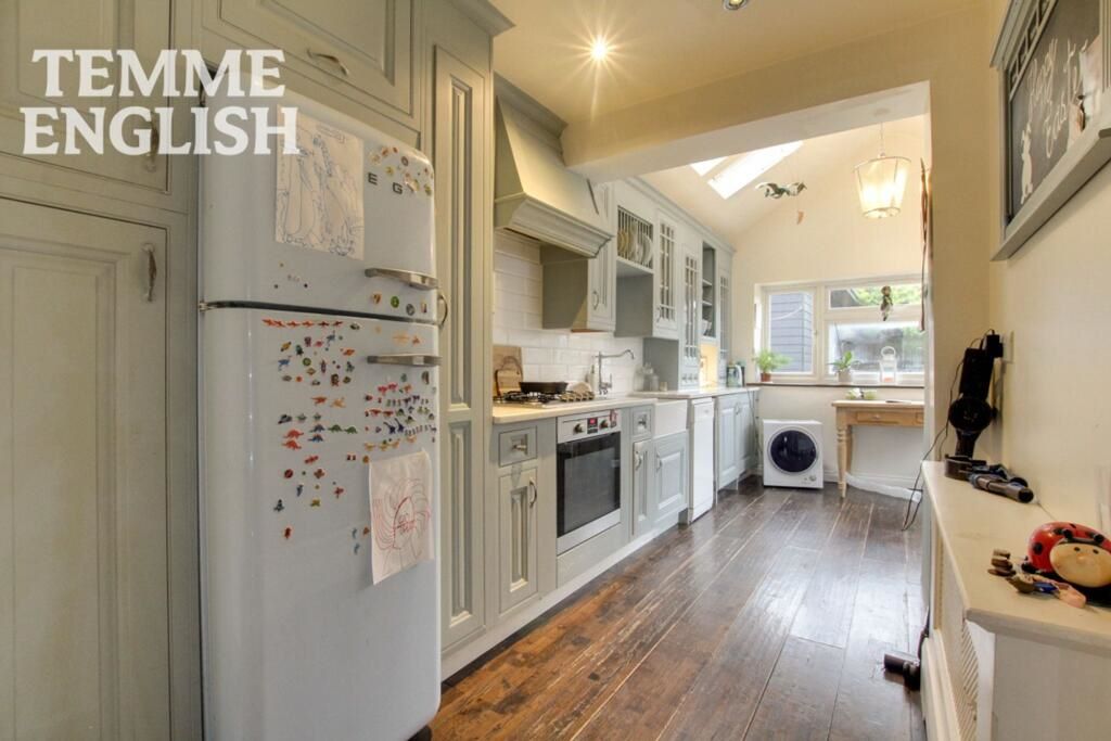 33 Laurel Avenue, Wickford, Essex, SS12 0BH