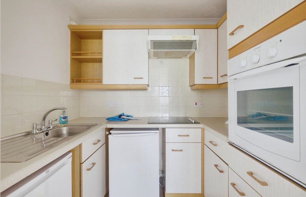 Flat 24 Burges Court, Station Road, Southend-on-Sea, Essex, SS1 3EP