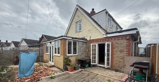 13 Meadow Way, Jaywick, Clacton-on-Sea, Essex, CO15 2SG