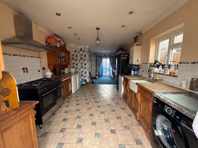 13 Meadow Way, Jaywick, Clacton-on-Sea, Essex, CO15 2SG