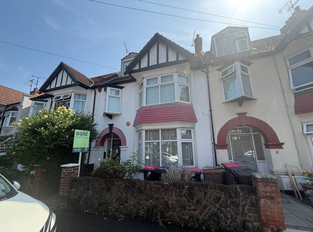 72 The Ridgeway, Westcliff-on-Sea, Southend-on-Sea, Westcliff-on-Sea SS0 8NU
