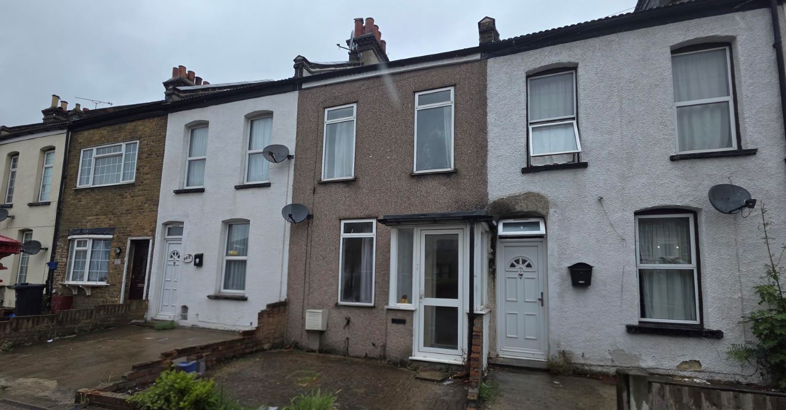 987 High Road, Chadwell Heath, Romford, Essex, RM6 4HB
