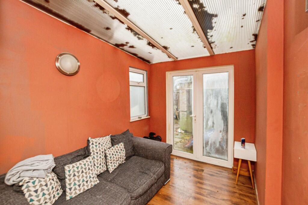 14 Dorking Walk, Corby, Northamptonshire, NN18 9JN