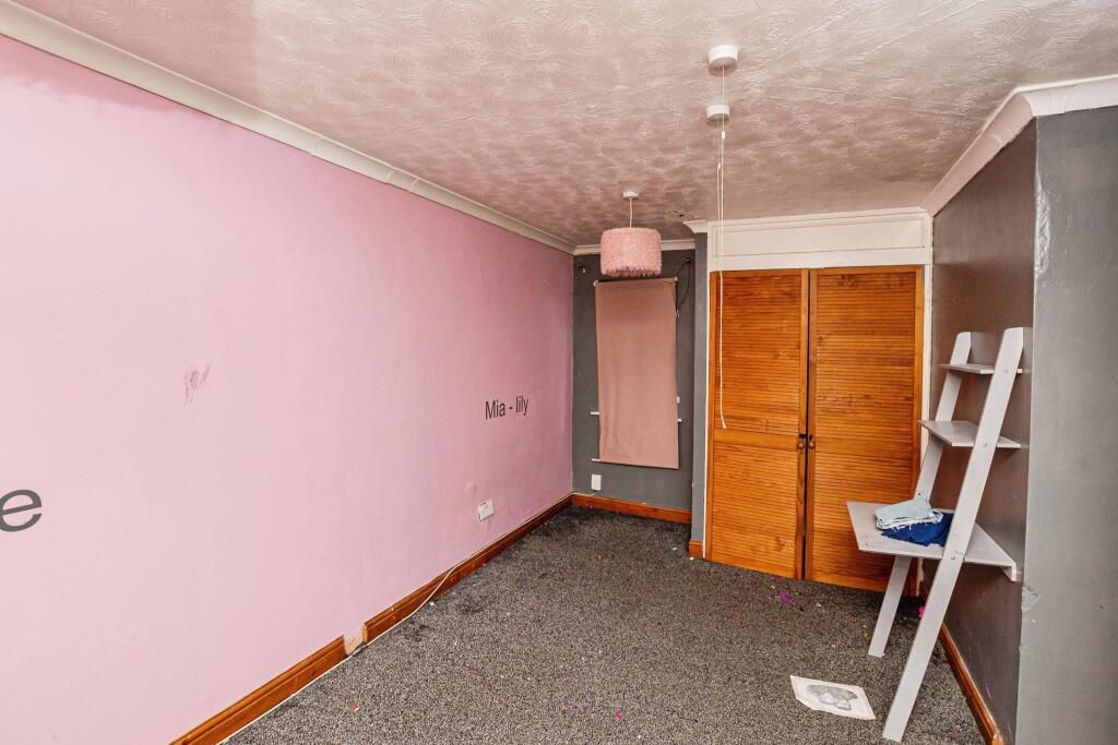 14 Dorking Walk, Corby, Northamptonshire, NN18 9JN