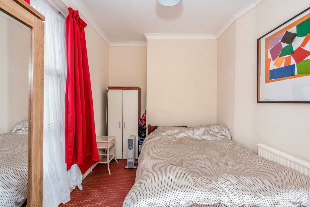 50b Pier Road Northfleet, Gravesend, Kent, DA11 9NB