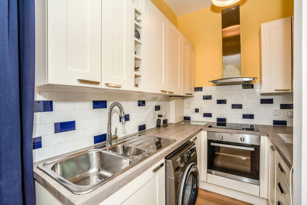 50b Pier Road Northfleet, Gravesend, Kent, DA11 9NB