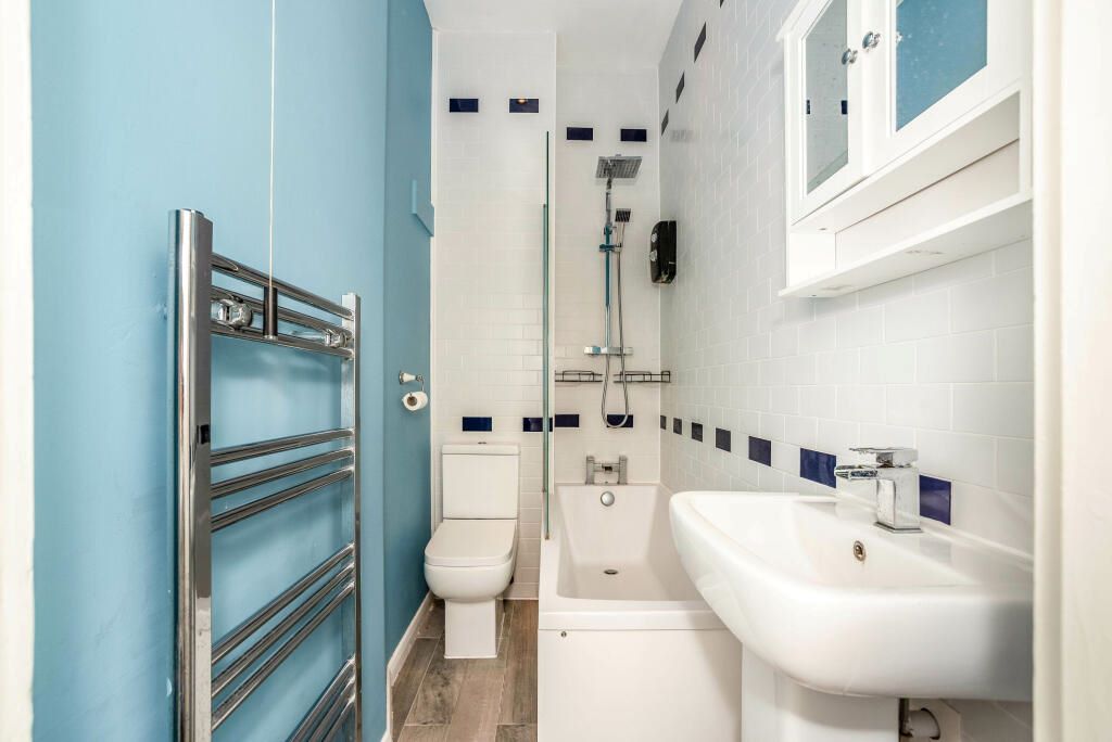 50b Pier Road Northfleet, Gravesend, Kent, DA11 9NB