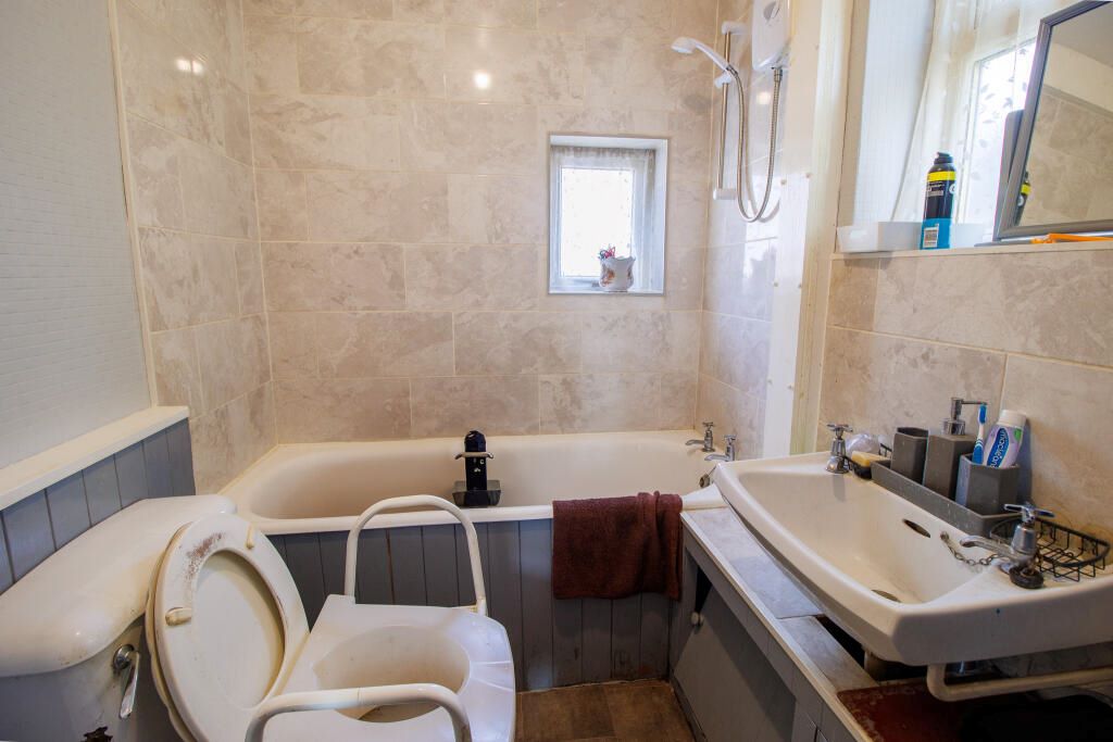 5 Laburnum Road, Swindon, Wiltshire, SN2 1QY