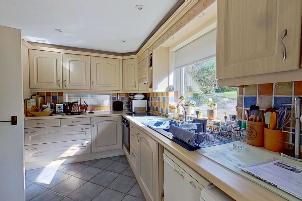 High Wycombe, Buckinghamshire, HP13 5QE - Online Properties