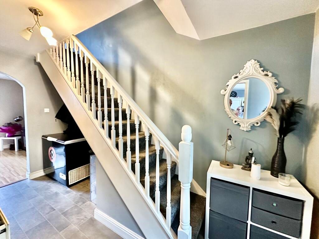 8 Greenland Drive, Sheffield, South Yorkshire, S9 5GJ