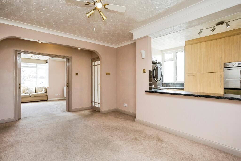 18 The Crescent, Horsham, West Sussex, RH12 1NB