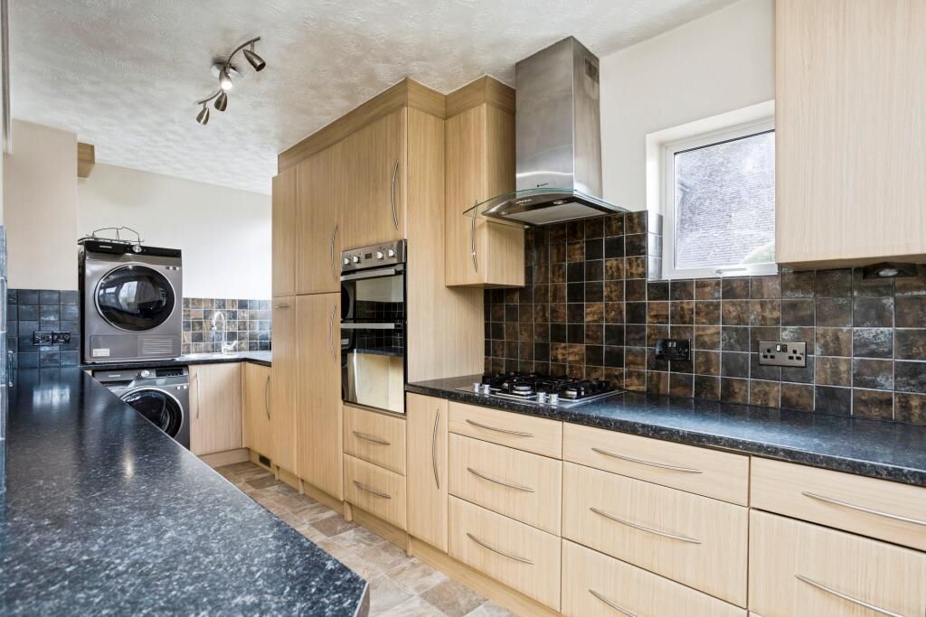 18 The Crescent, Horsham, West Sussex, RH12 1NB