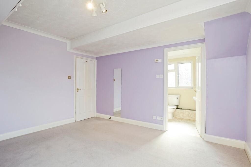 18 The Crescent, Horsham, West Sussex, RH12 1NB