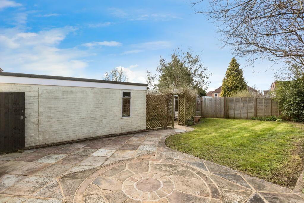 18 The Crescent, Horsham, West Sussex, RH12 1NB