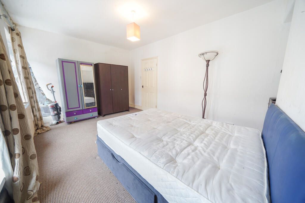 18 Charles Street, Neath, West Glamorgan, SA11 1NF