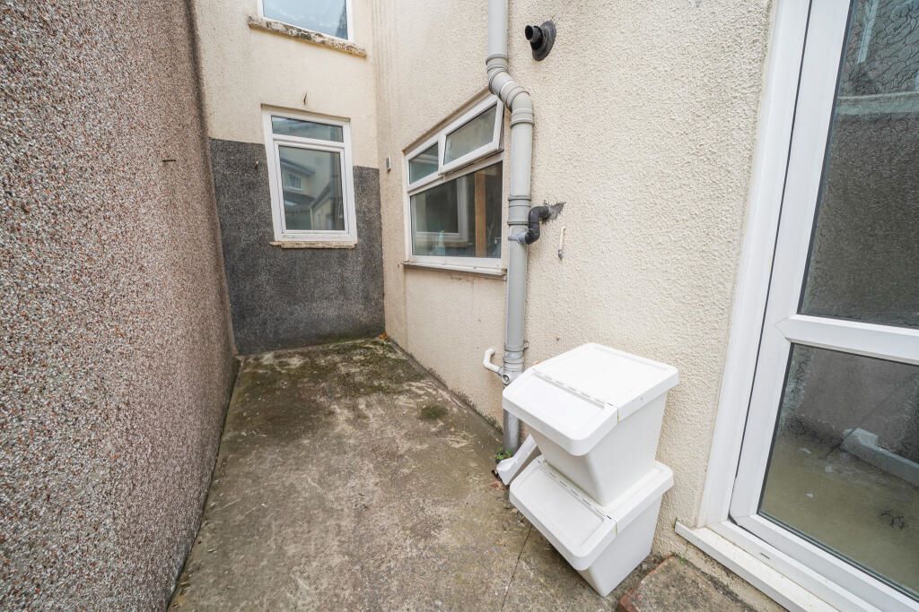 18 Charles Street, Neath, West Glamorgan, SA11 1NF