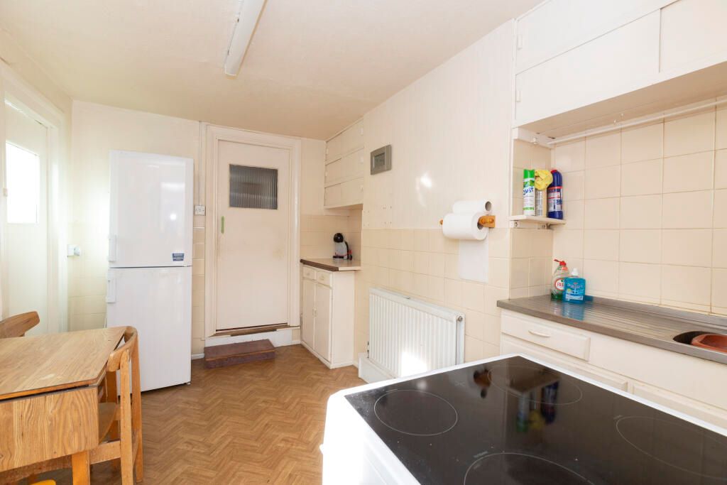 37 Caistor Park Road, London, E15 3PT