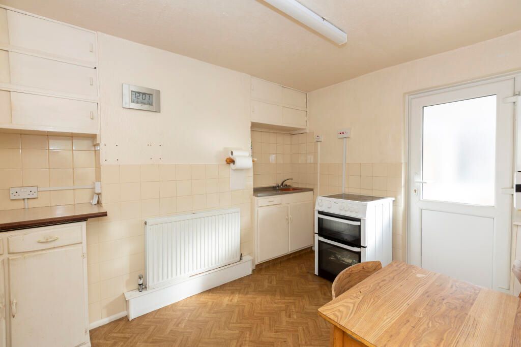 37 Caistor Park Road, London, E15 3PT