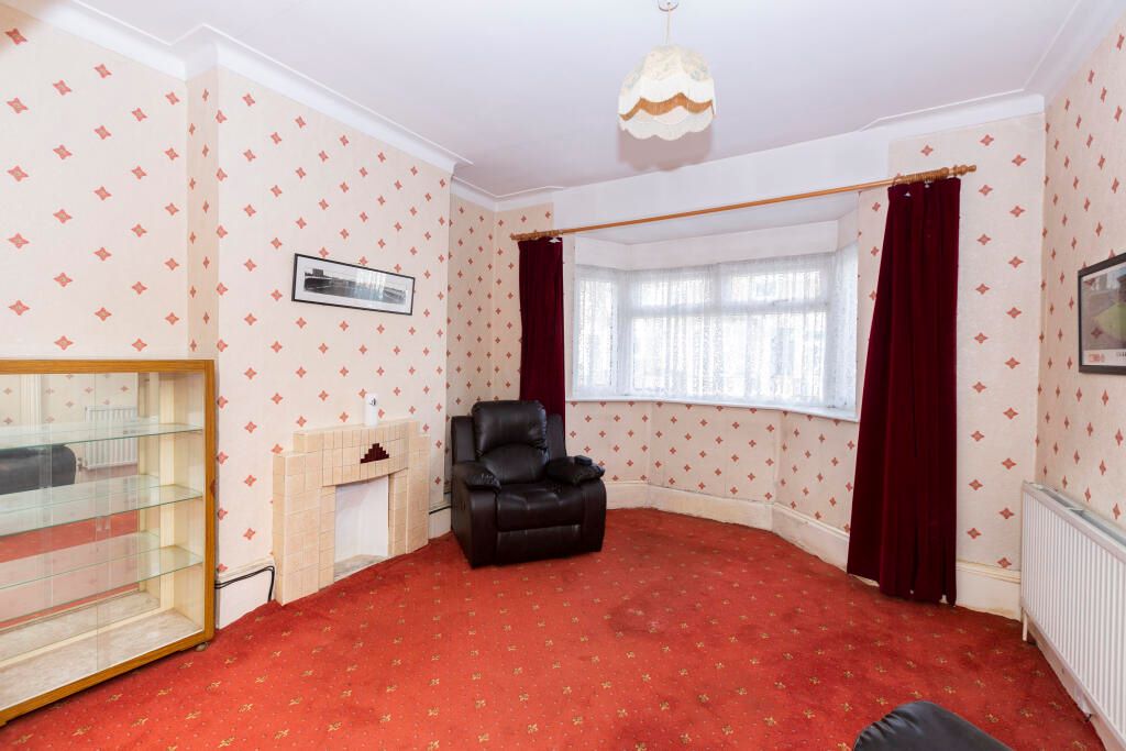 37 Caistor Park Road, London, E15 3PT