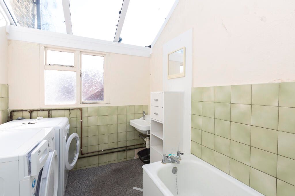 37 Caistor Park Road, London, E15 3PT