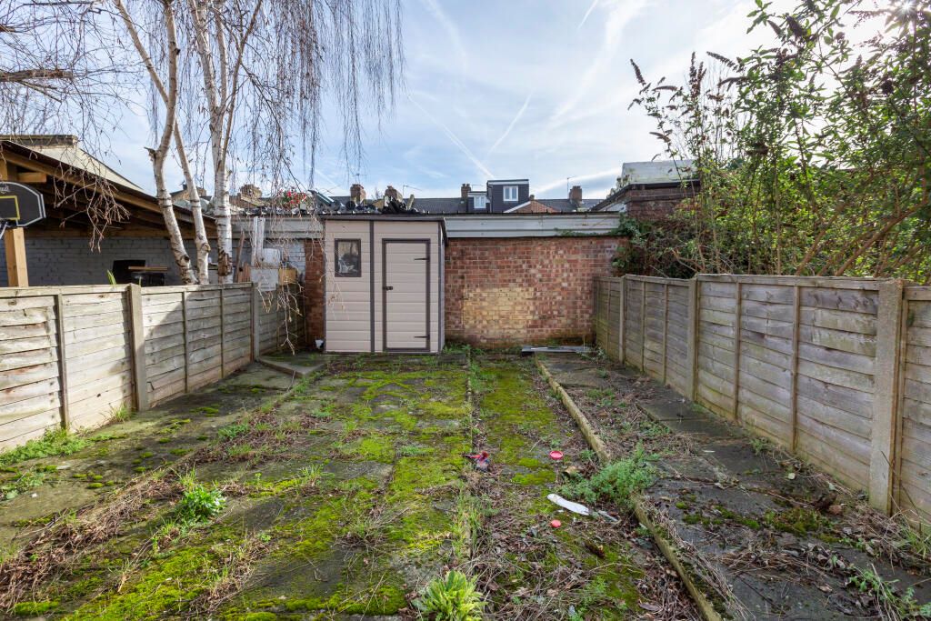 37 Caistor Park Road, London, E15 3PT