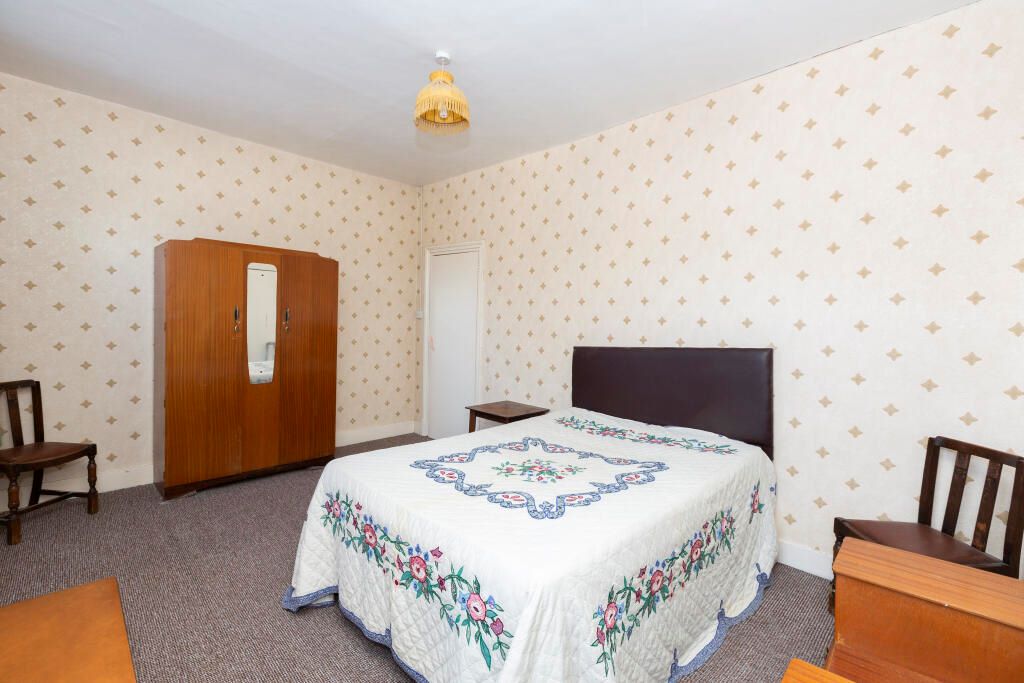 37 Caistor Park Road, London, E15 3PT