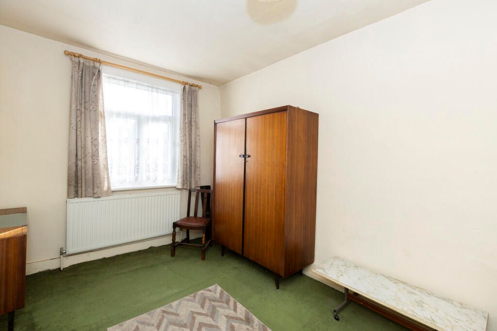 37 Caistor Park Road, London, E15 3PT