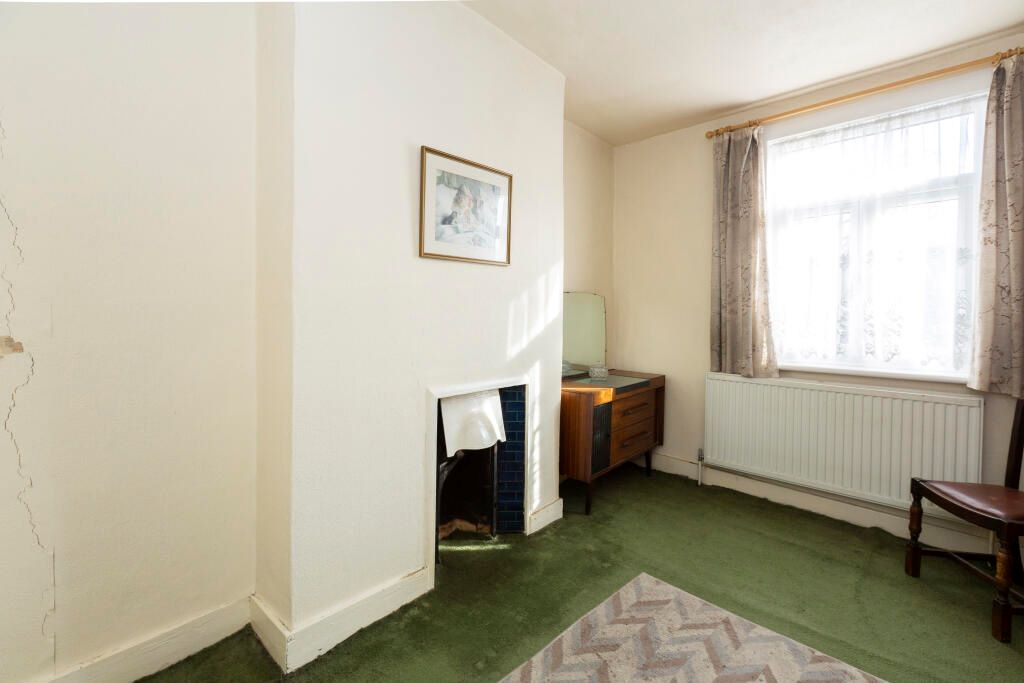 37 Caistor Park Road, London, E15 3PT