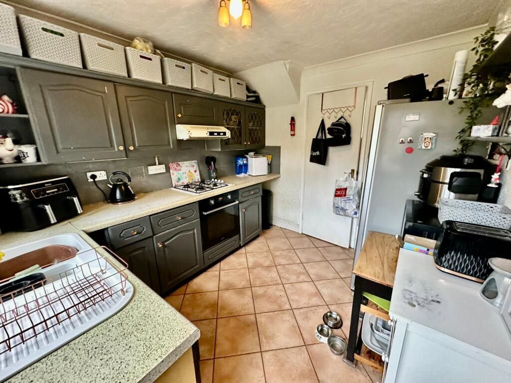 Hayling Island, Hampshire, PO11 9DY - Online Properties