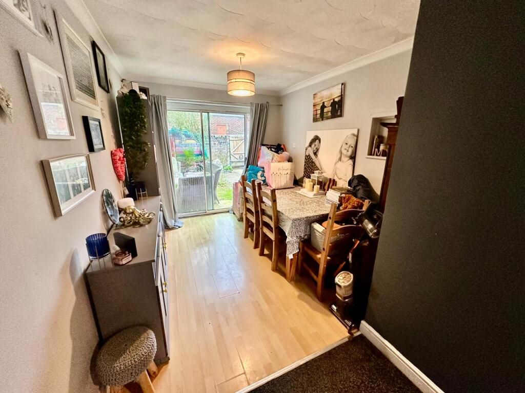 Hayling Island, Hampshire, PO11 9DY - Online Properties