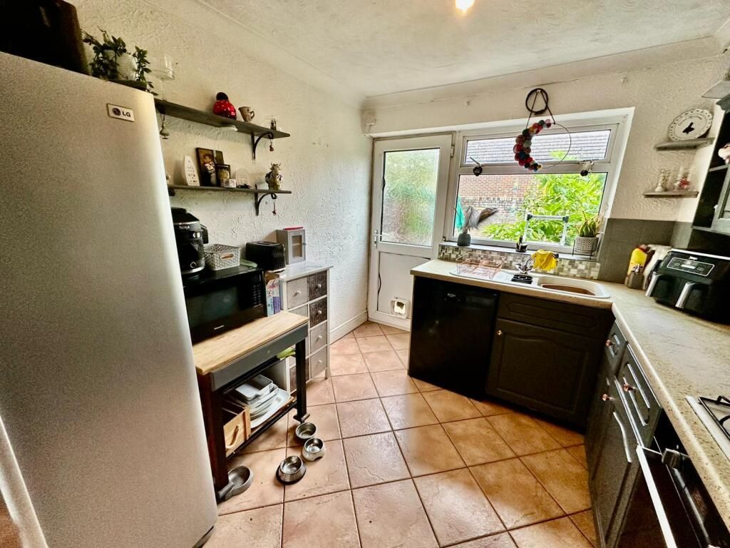 Hayling Island, Hampshire, PO11 9DY - Online Properties