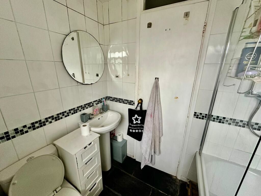 Hayling Island, Hampshire, PO11 9DY - Online Properties