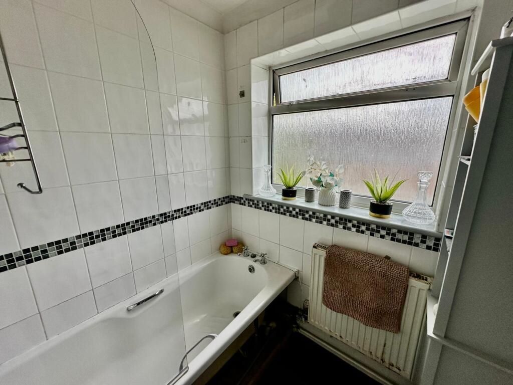 Hayling Island, Hampshire, PO11 9DY - Online Properties