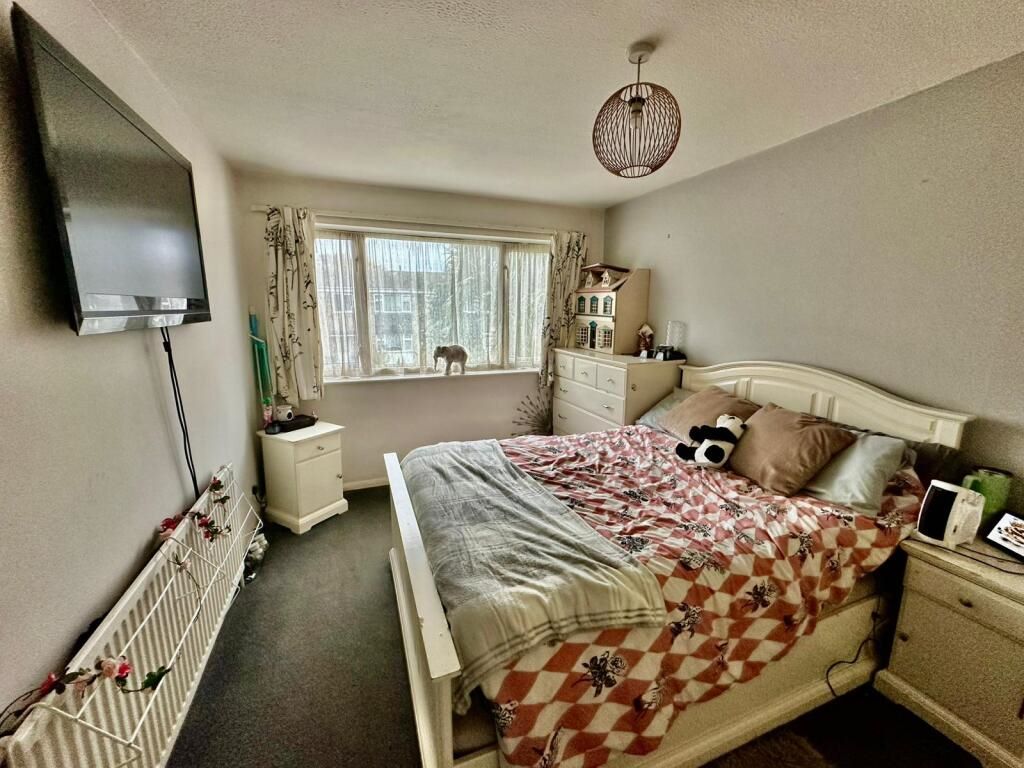 Hayling Island, Hampshire, PO11 9DY - Online Properties