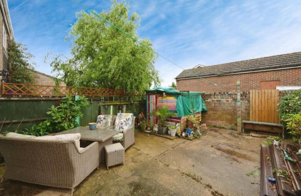 Hayling Island, Hampshire, PO11 9DY - Online Properties