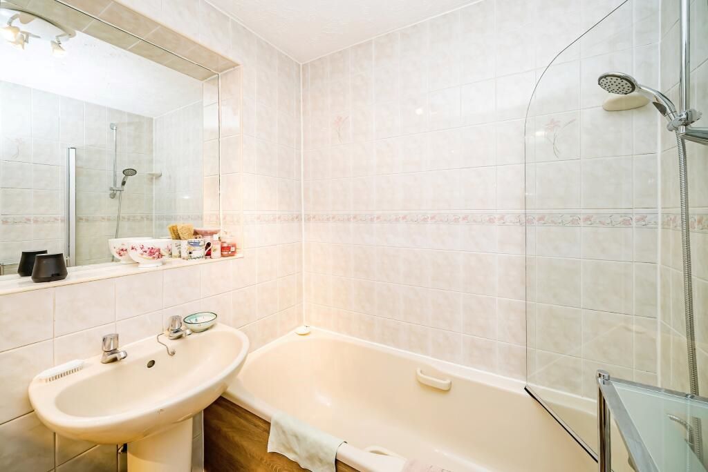 High Wycombe, Buckinghamshire, HP13 5QE - Online Properties