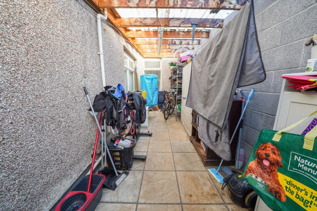 122a St. Teilo Street Pontarddulais, Swansea, West Glamorgan, SA4 8RE